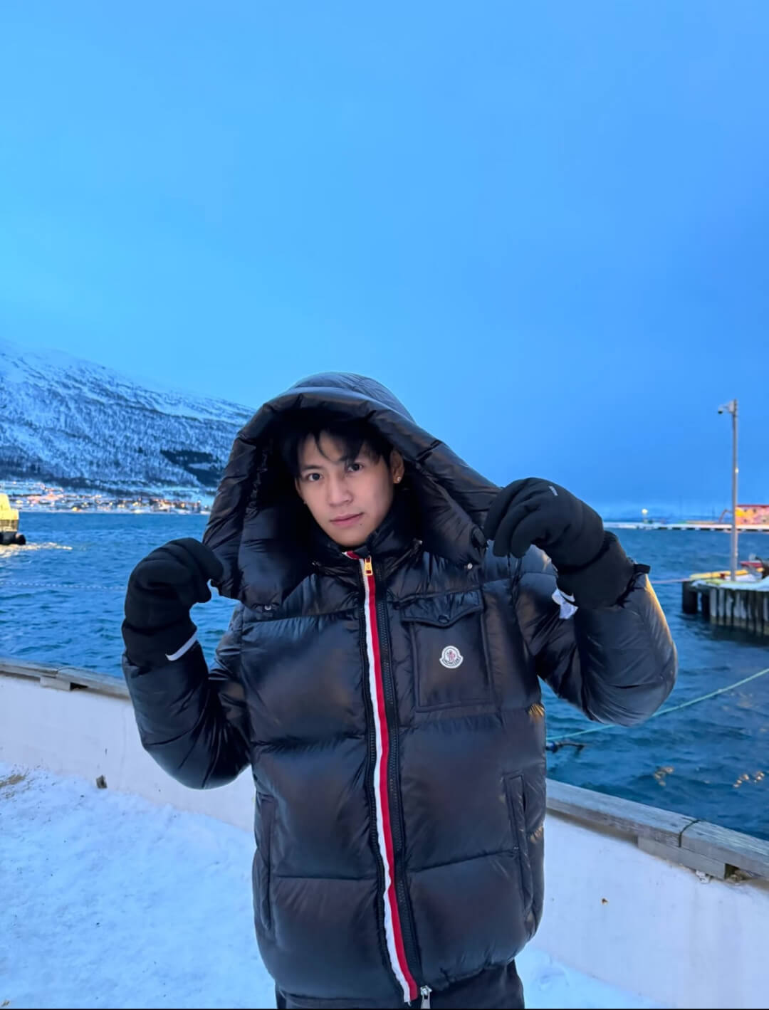Moncler Montbeliard Short Down Jacket in Navy Blue