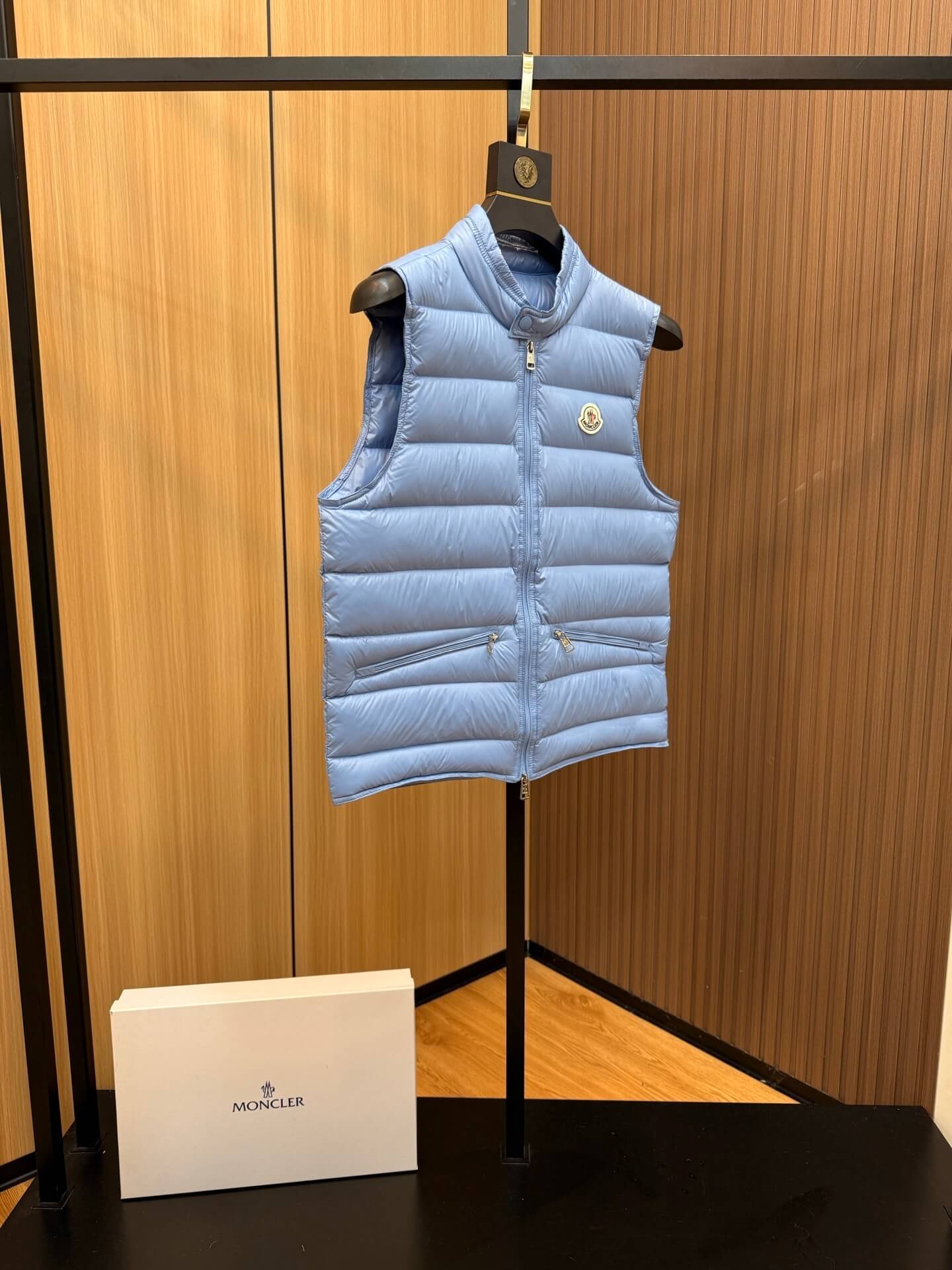 モンクレール　GUI GILET　ダウンベスト　2 Amazon | [モンクレール] GUI GILET ギ グイ ライトダウンベスト