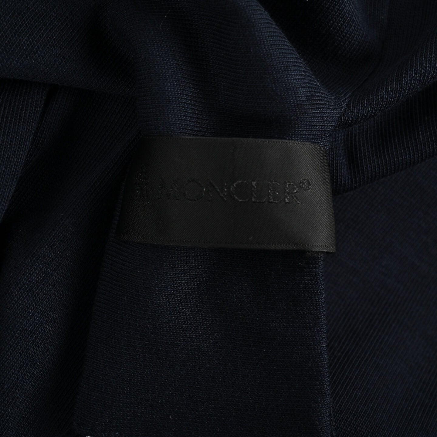 Moncler logo-patch reversible T-shirt