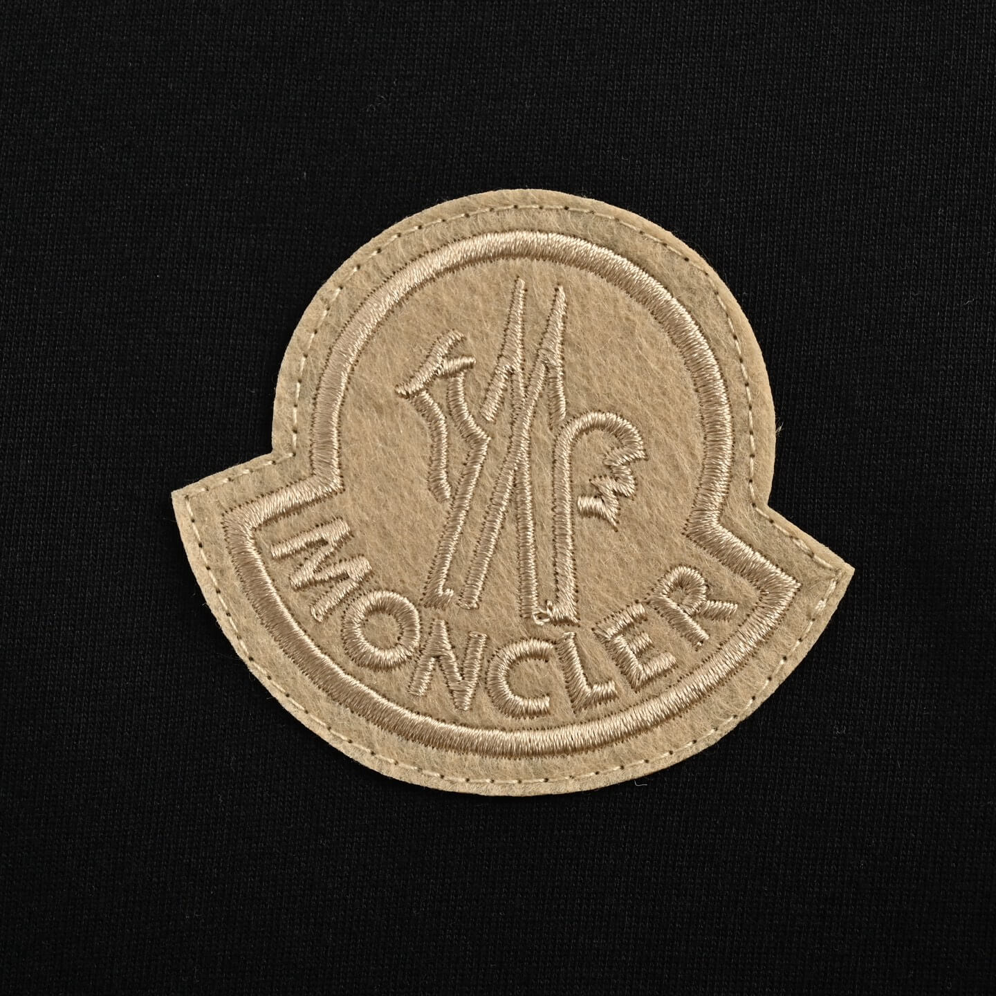 Moncler logo-patch reversible T-shirt