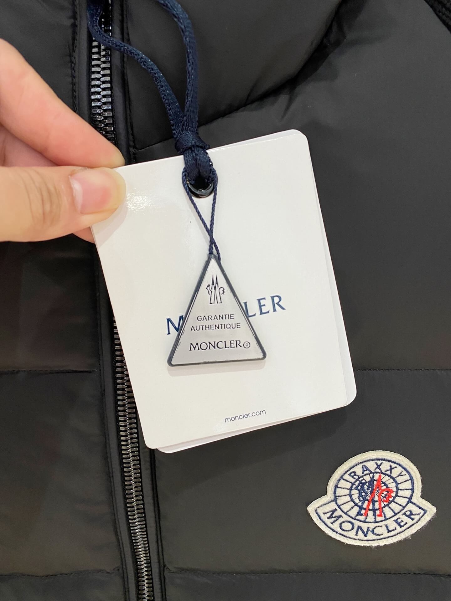 モンクレール　ジャンクリストフ Moncler x Christopher Raxxy Black Knit-Sleeve Down Jacket. – HolloMen