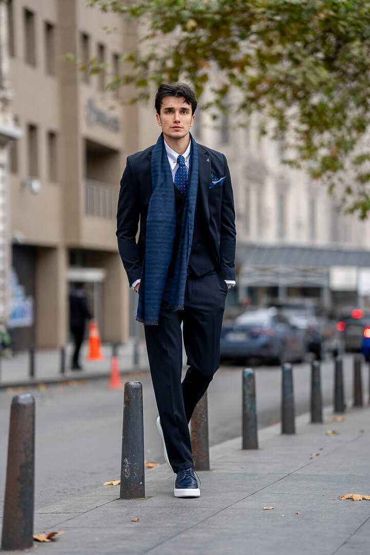 Front view of the HolloMen Auxerre deep navy tailored suit