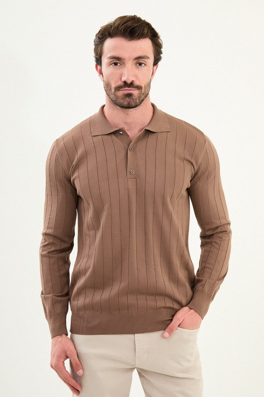 Men’s light brown slim-fit ribbed long-sleeve polo sweater with tonal button placket, cotton-viscose-elastane blend, styled with cream trousers for tonal winter layering.