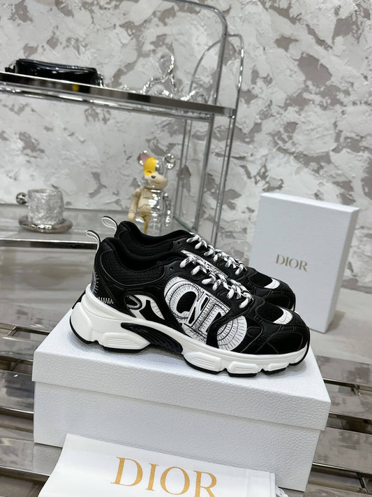 WOMENS CD CHRONO TRAINERS - BOLD BLACK and WHITE.