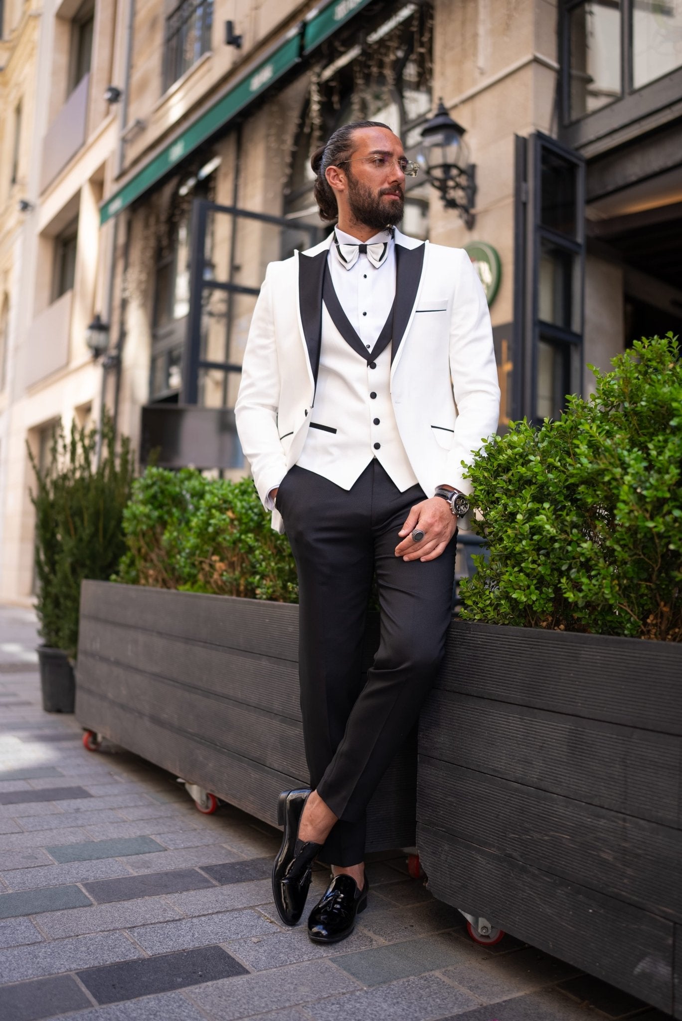 Charismatic Choice: Amazon White Satin Collar Tuxedo for Effortless Elegance HolloMen Charismatic Choice: Amazon White Satin Collar Tuxedo for Effortless Elegance HolloMen
