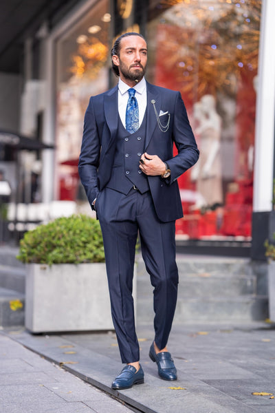 HolloMen's Classic Navy Blue Suit: Command Attention with Timeless Elegance EU52/US42 / 30W