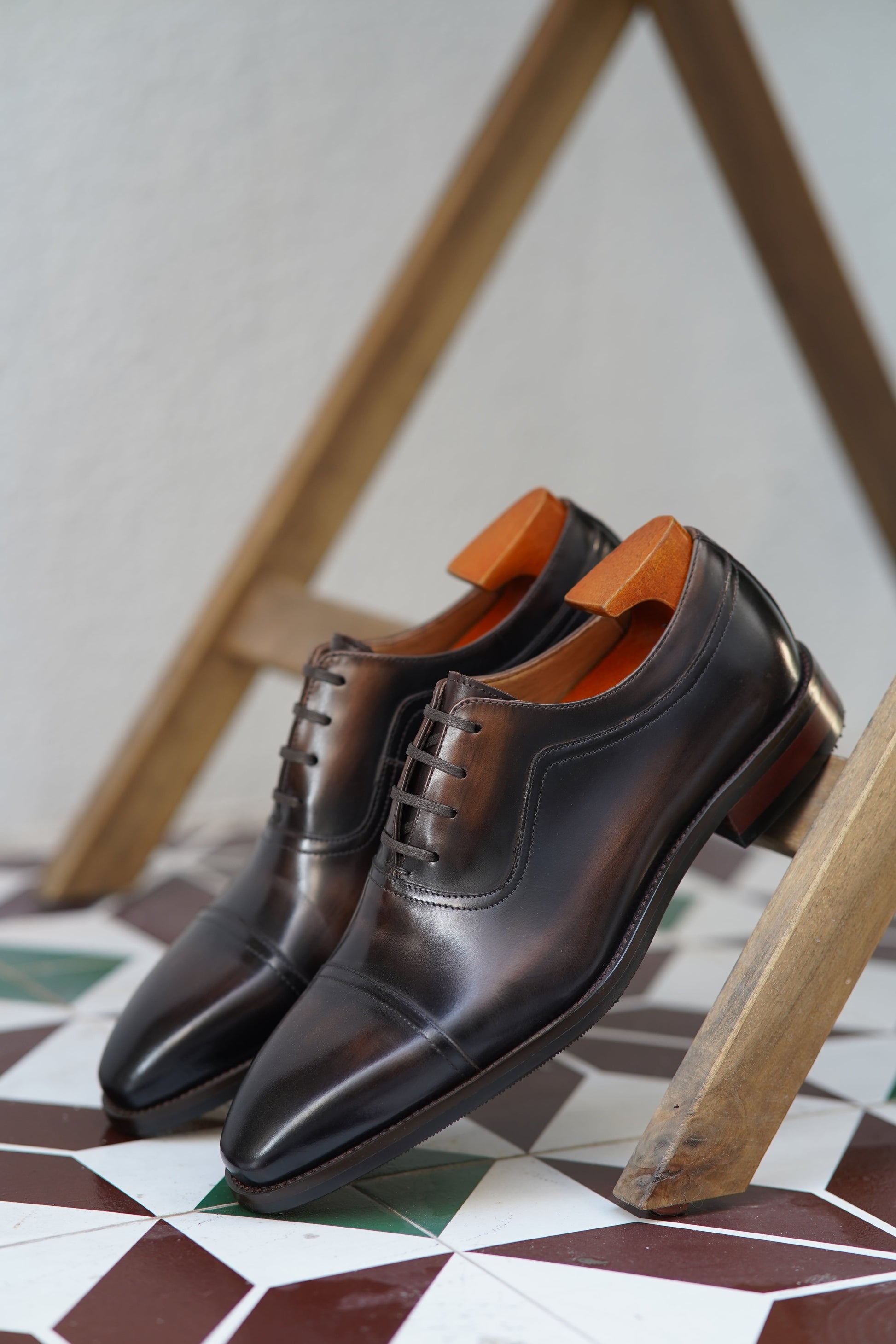 Handcrafted Brown Cap-Toe Oxford Shoes. HolloMen Handcrafted Brown Cap-Toe Oxford Shoes. HolloMen