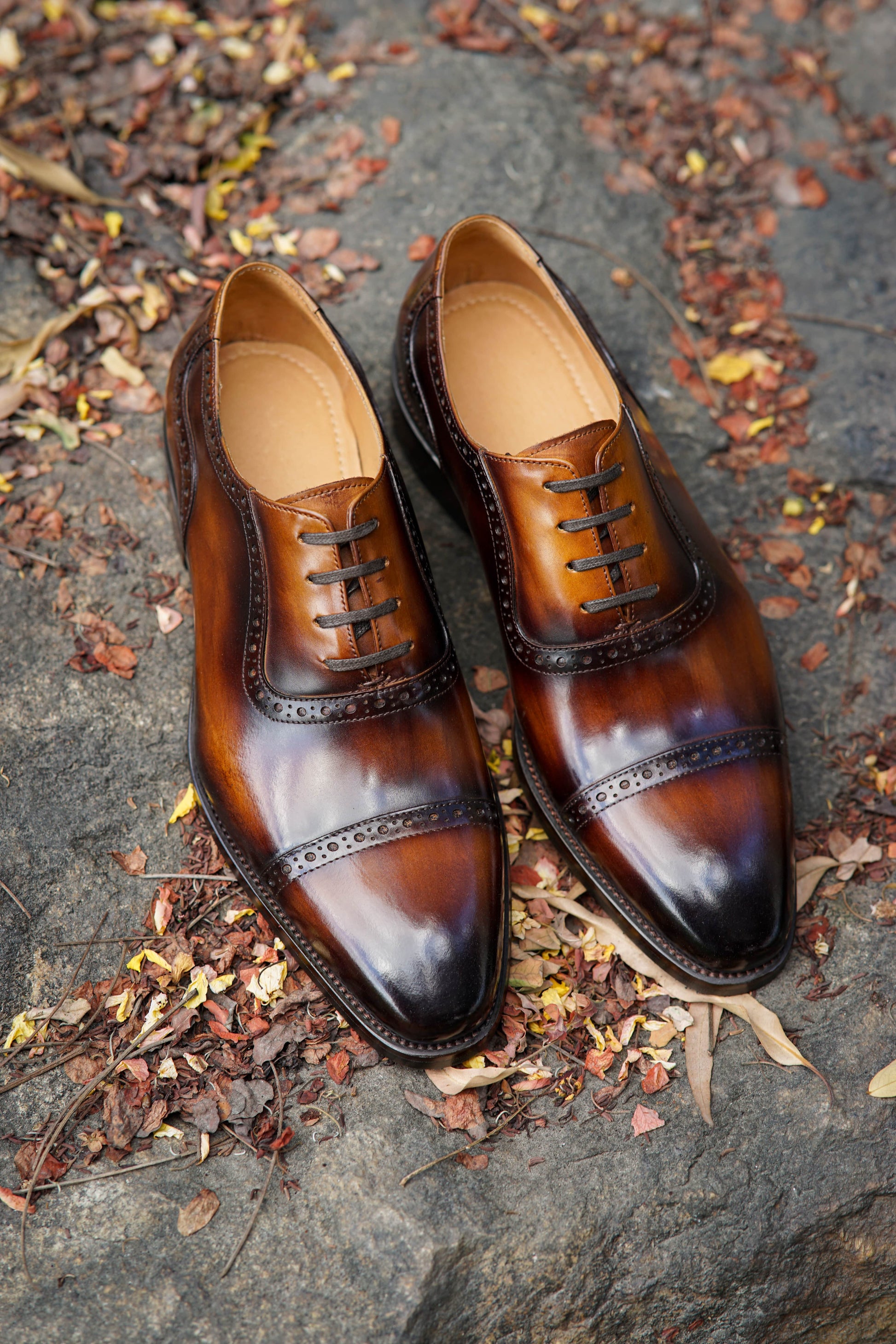 Hand-Painted Brown Oxford Shoes HolloMen Hand-Painted Brown Oxford Shoes HolloMen