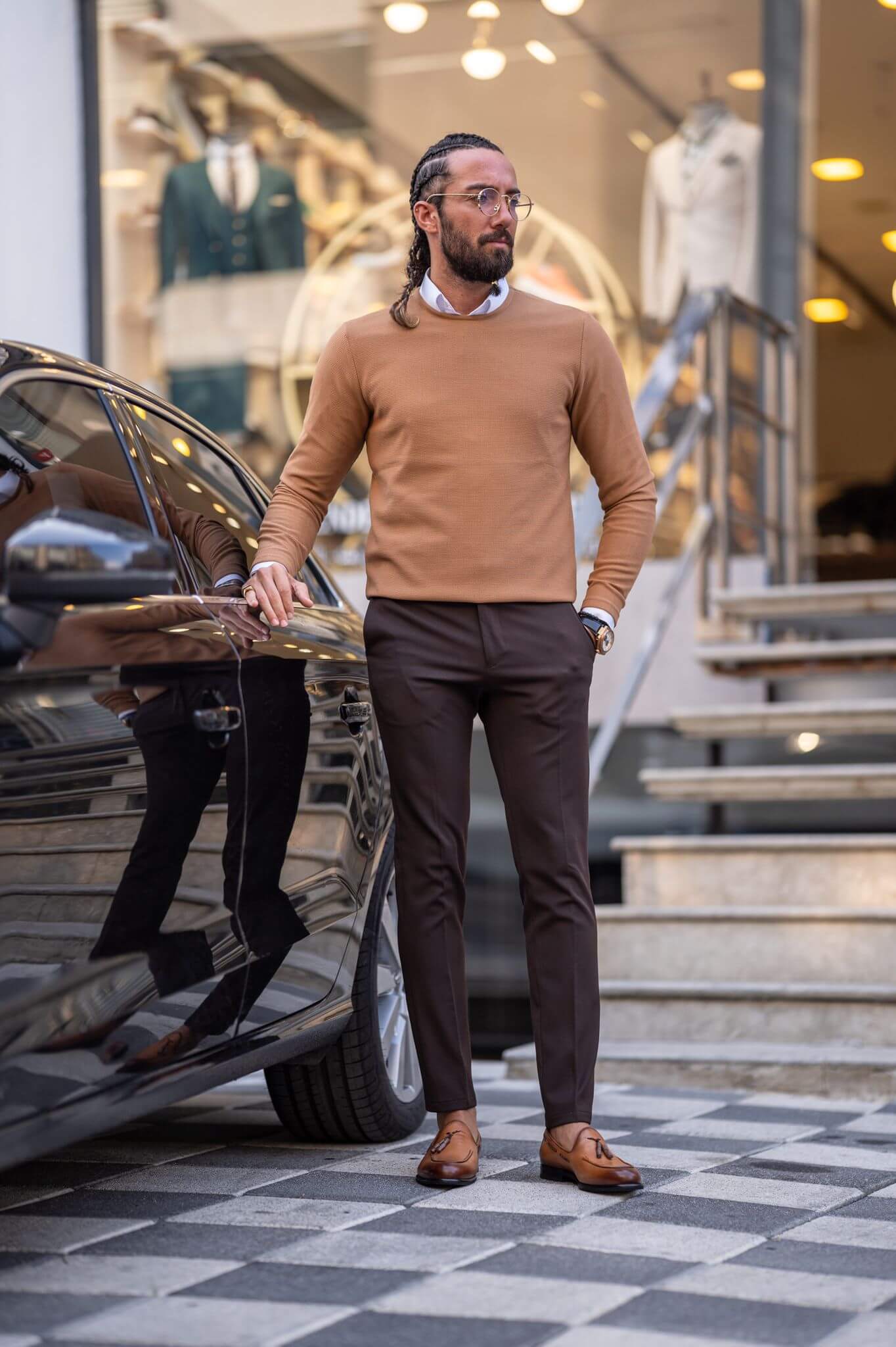 Experience the cozy allure of our camel crewneck on a stylish male model, embodying laid-back luxury.