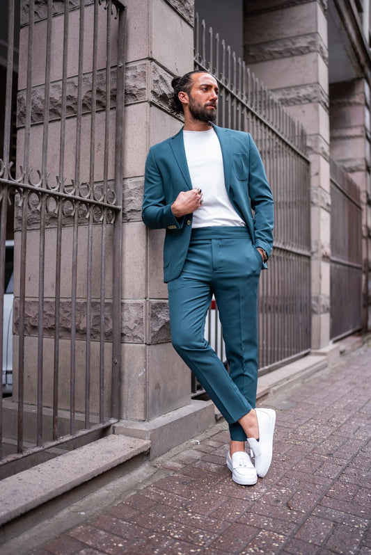 Featuring a Classic Special Design Emerald Slim Fit Casual Suit