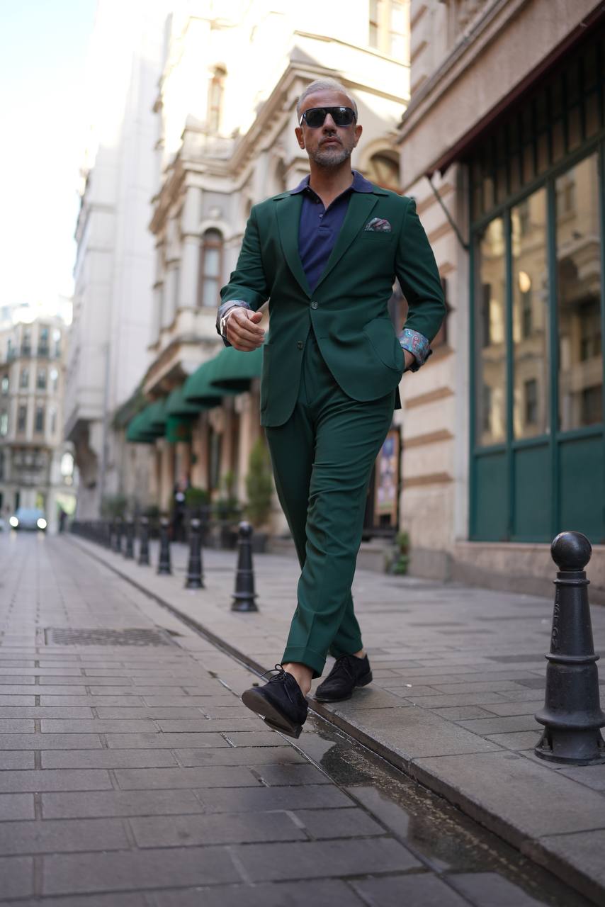 Evergreen Modern Suit - Bold Sophistication for Every Occasion HolloMen Evergreen Modern Suit - Bold Sophistication for Every Occasion HolloMen