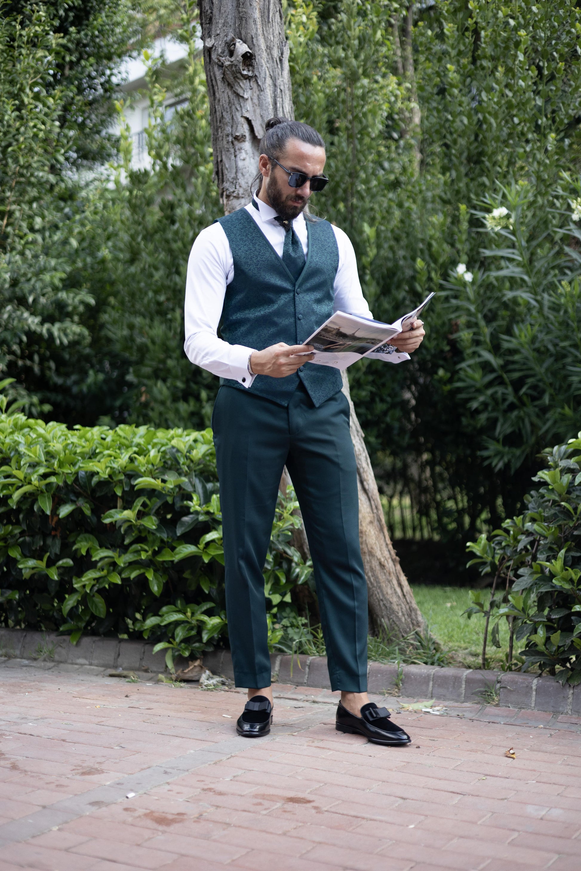 Emerald Elegance Three-Piece Suit Sophisticated Green Suit for Men. HolloMen Emerald Elegance Three-Piece Suit Sophisticated Green Suit for Men. HolloMen