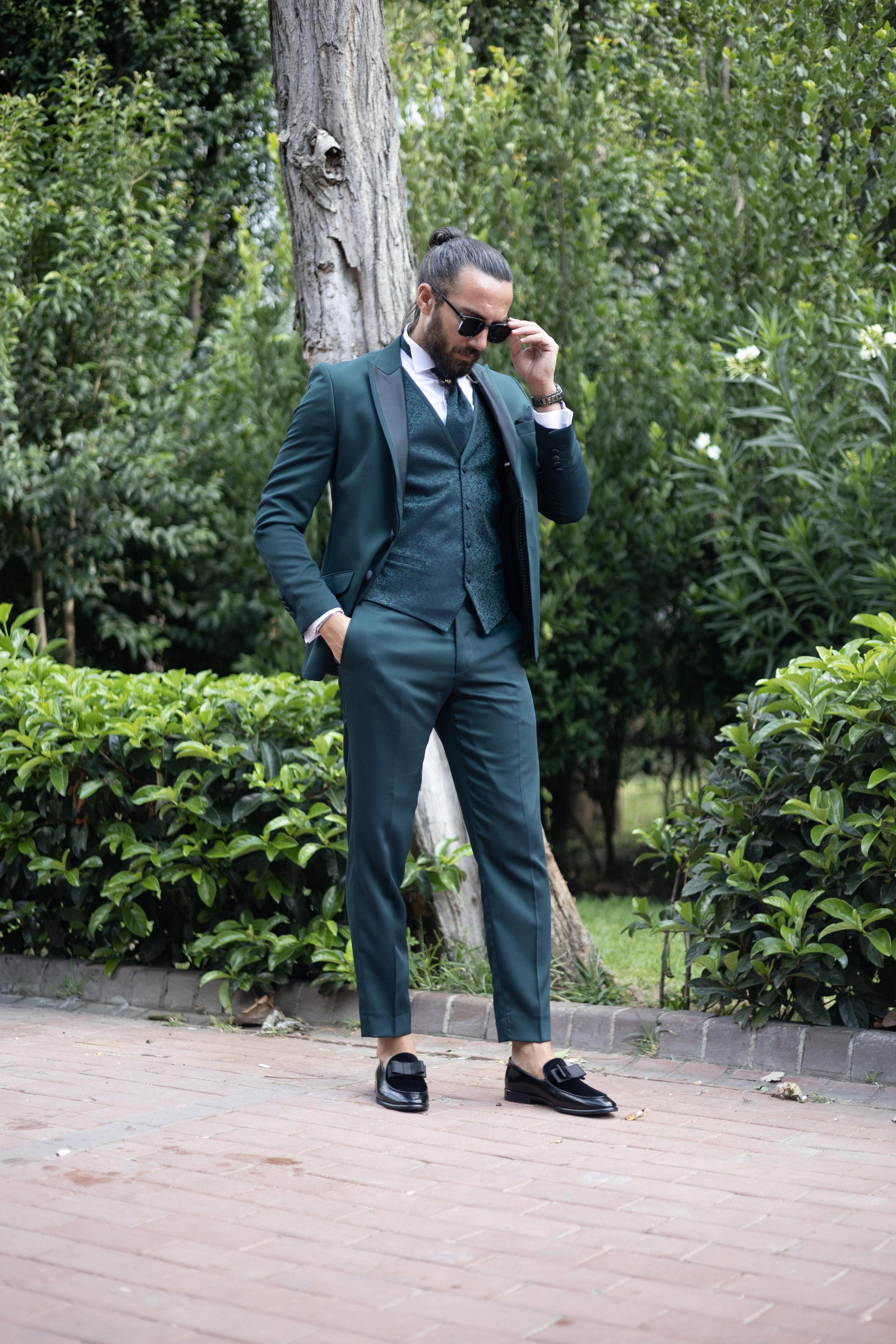 Emerald Elegance Three-Piece Suit Sophisticated Green Suit for Men. HolloMen Emerald Elegance Three-Piece Suit Sophisticated Green Suit for Men. HolloMen