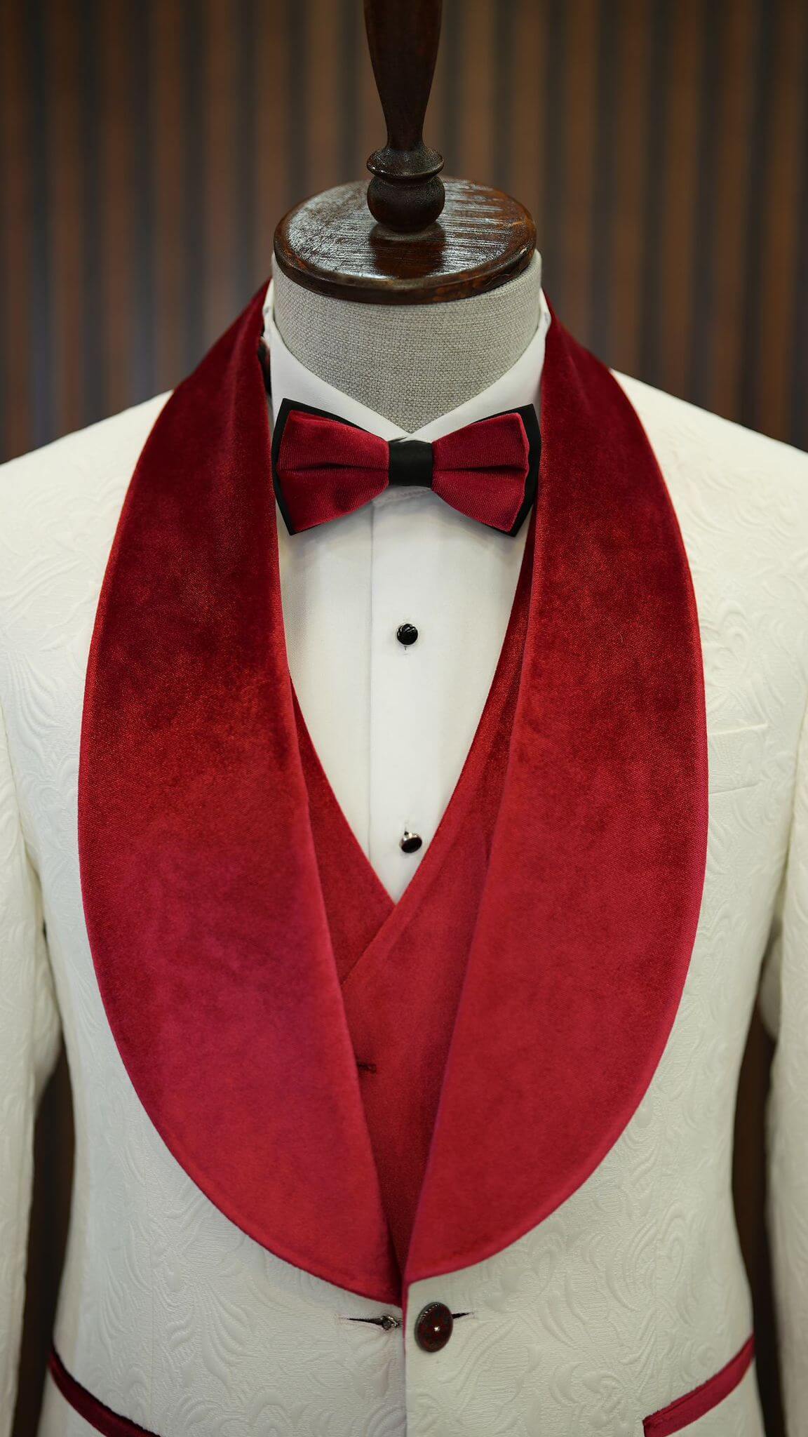 Mababang Red &amp; White Tuxedo Suit