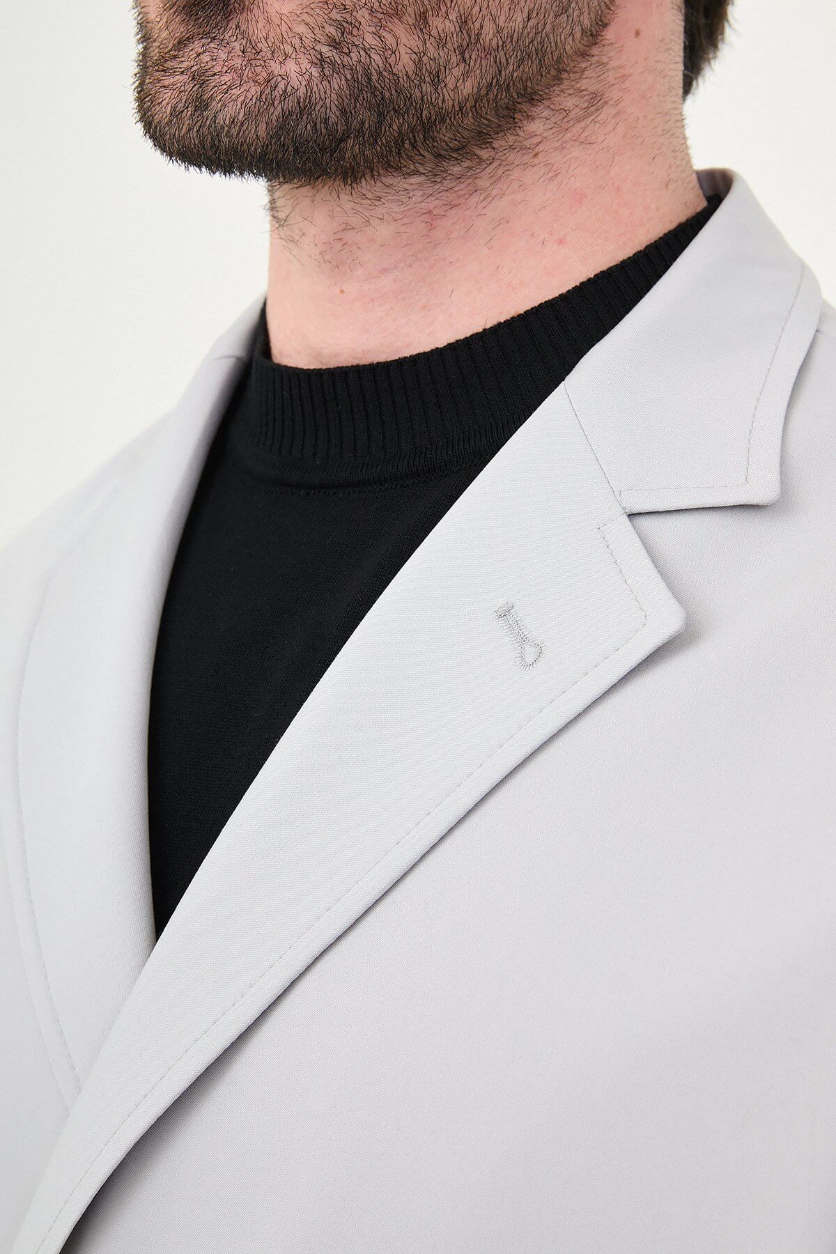 Light Gray Slim Fit Men’s Suit, two-piece formal suit jacket and trousers, styled with black dress shoes, perfect for weddings and business events.