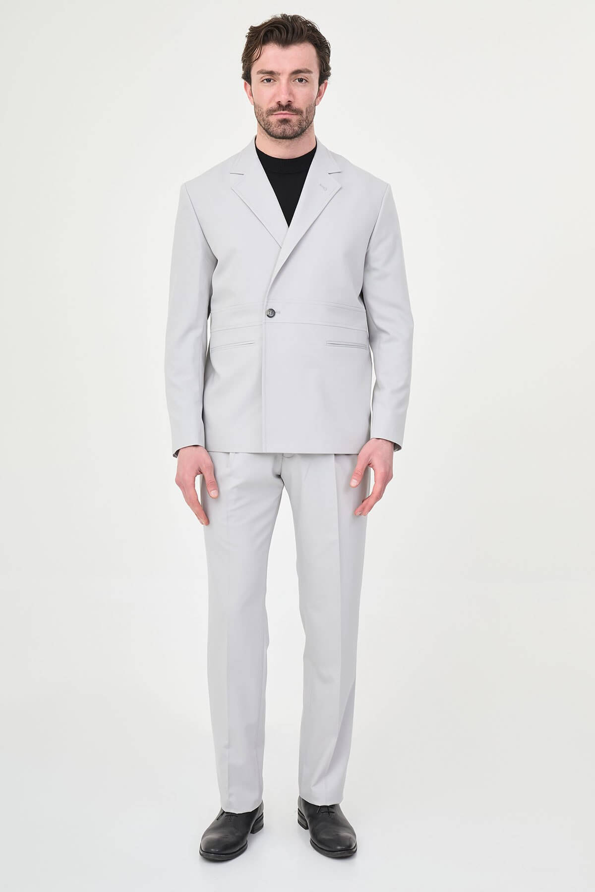 Light Gray Slim Fit Men’s Suit, two-piece formal suit jacket and trousers, styled with black dress shoes, perfect for weddings and business events.