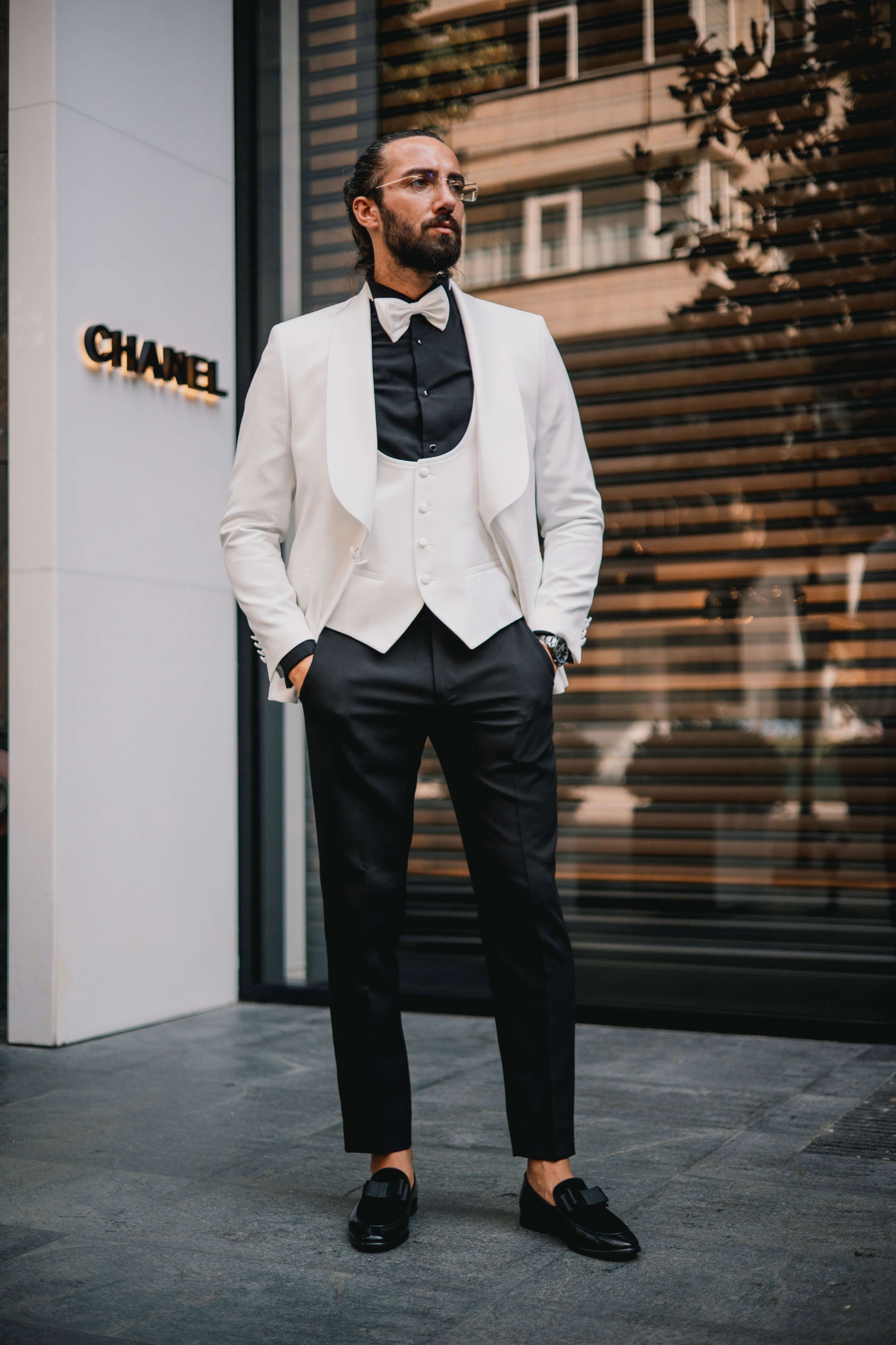 Ivory Contrast Gala Tuxedo Luxury Black and White Tuxedo for Men. HolloMen Ivory Contrast Gala Tuxedo Luxury Black and White Tuxedo for Men. HolloMen