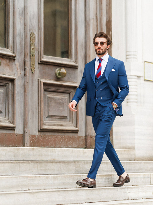 Completo blu slim-fit a tre pezzi