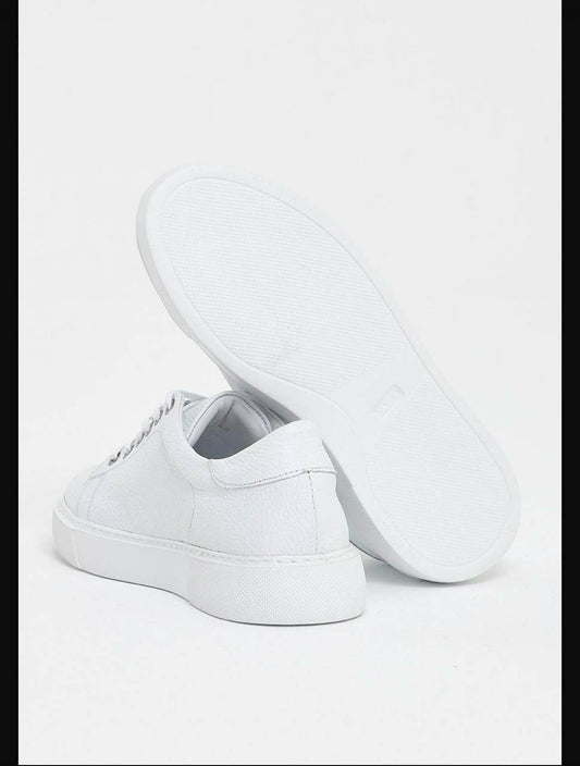 white leather low-top sneakers with white laces and EVA sole.

