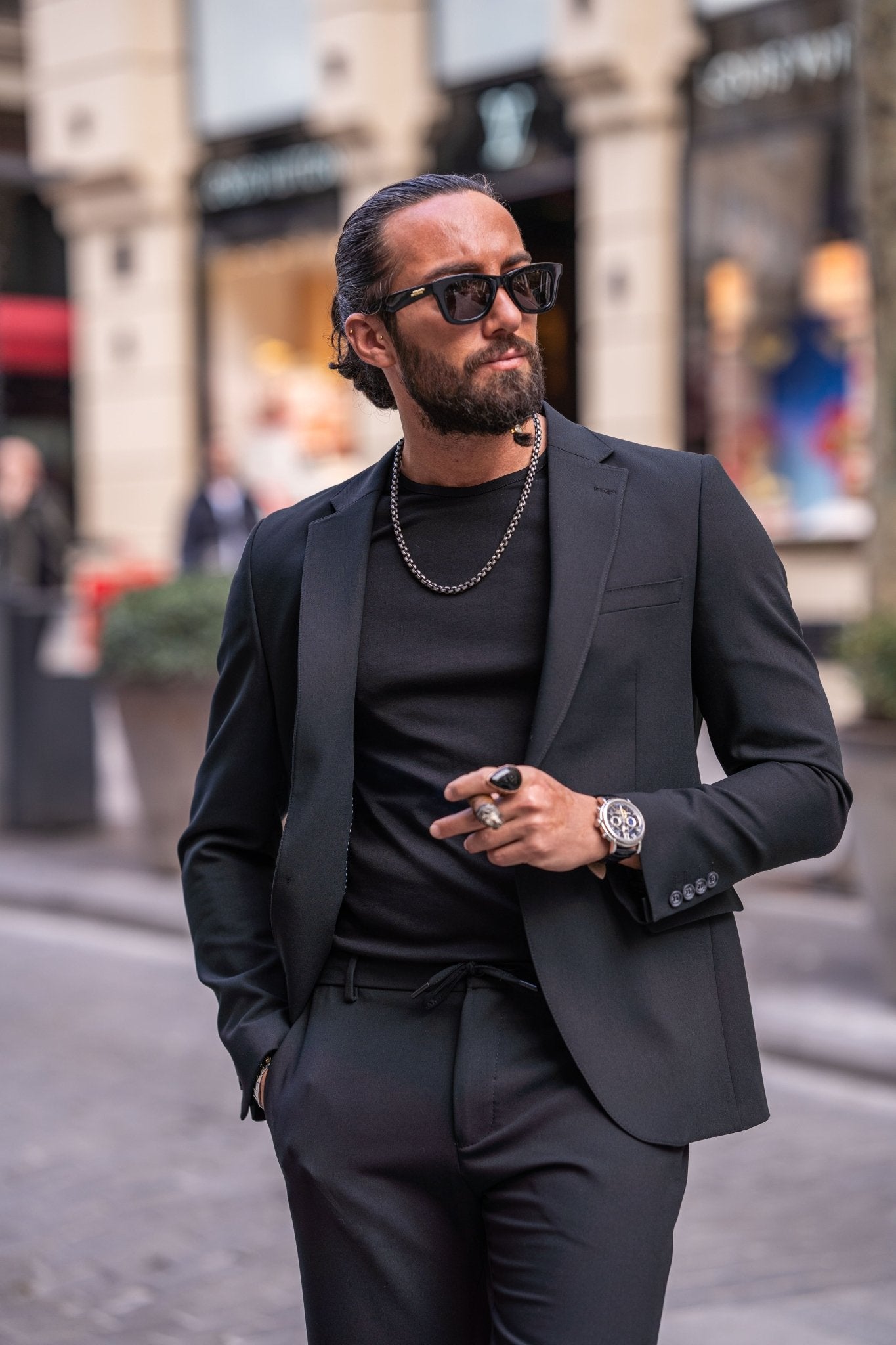 Dynamic Elegance: Slim Fit Black Business Casual Suit by HolloMen Dynamic Elegance: Slim Fit Black Business Casual Suit by HolloMen