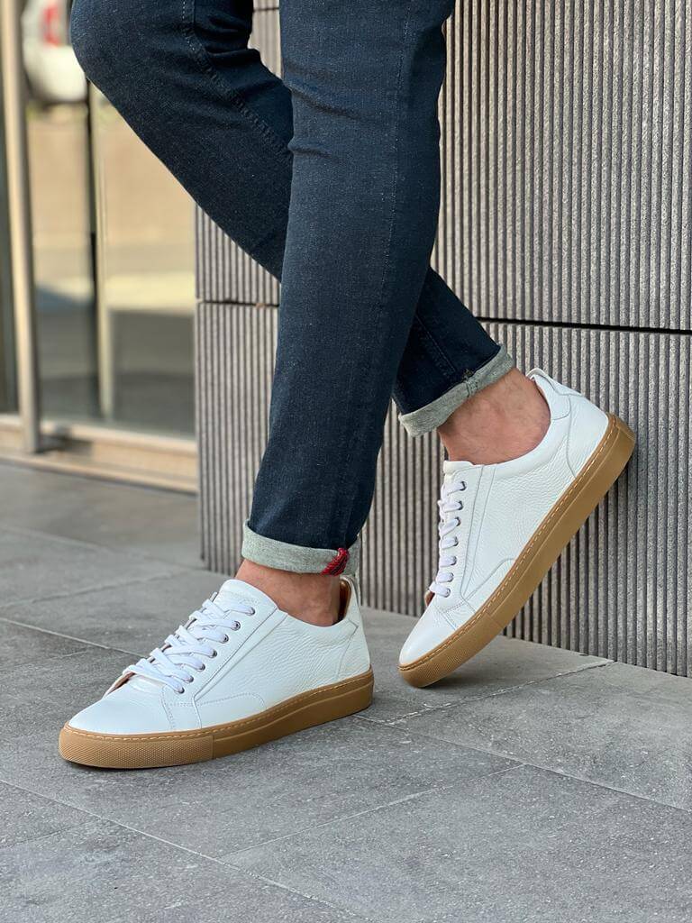 White floater leather sneakers with EVA sole, featuring a minimalist low-cut design ideal for spring and summer casual wear.

