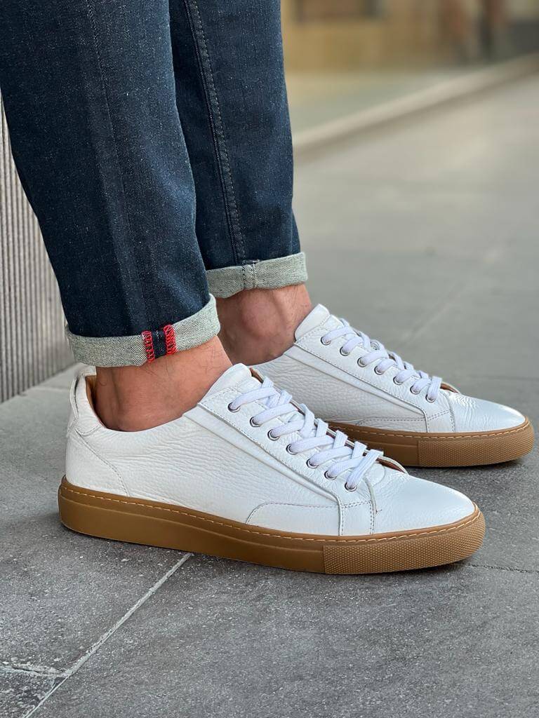 White floater leather sneakers with EVA sole, featuring a minimalist low-cut design ideal for spring and summer casual wear.

