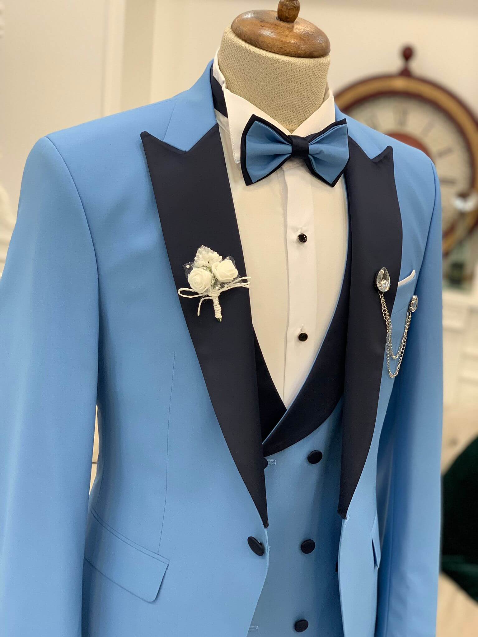 Slim Fit Blue Tuxedo from HolloMen’s Wedding Collection – includes jacket, vest, pants, shirt, bow tie, chain, and flower – a bold yet elegant look for weddings and upscale events.