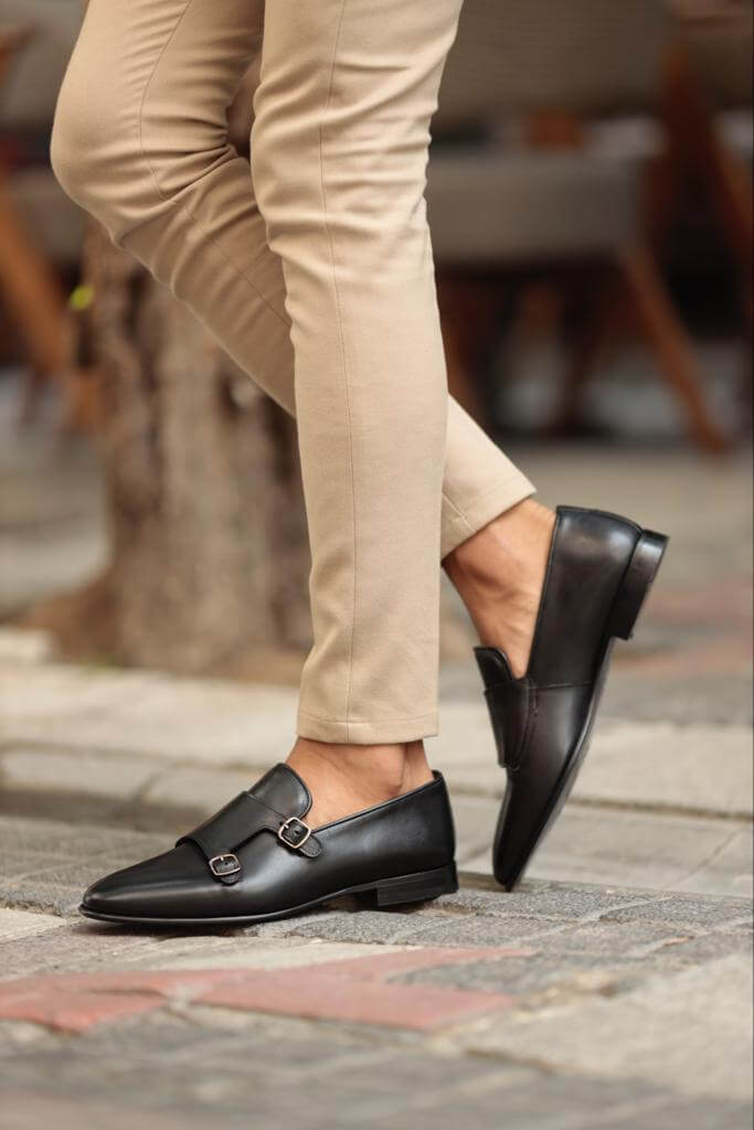 Черные туфли с ремешком Albina Monk