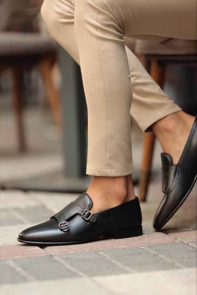 Черные туфли с ремешком Albina Monk