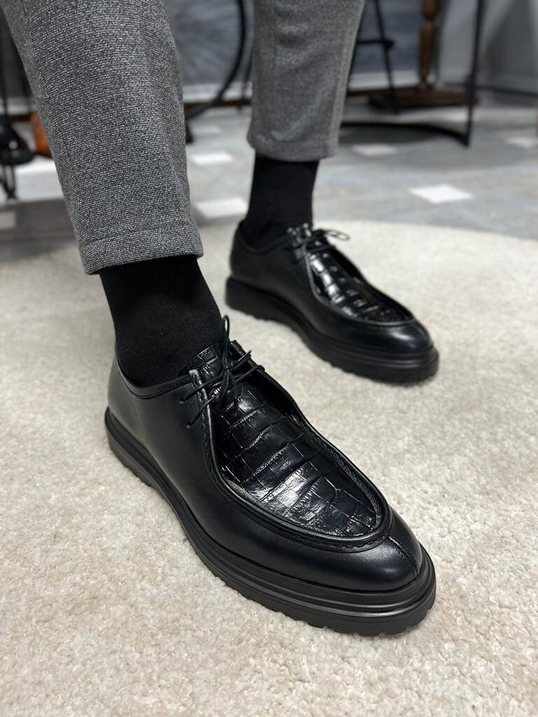 حذاء جلد أسود