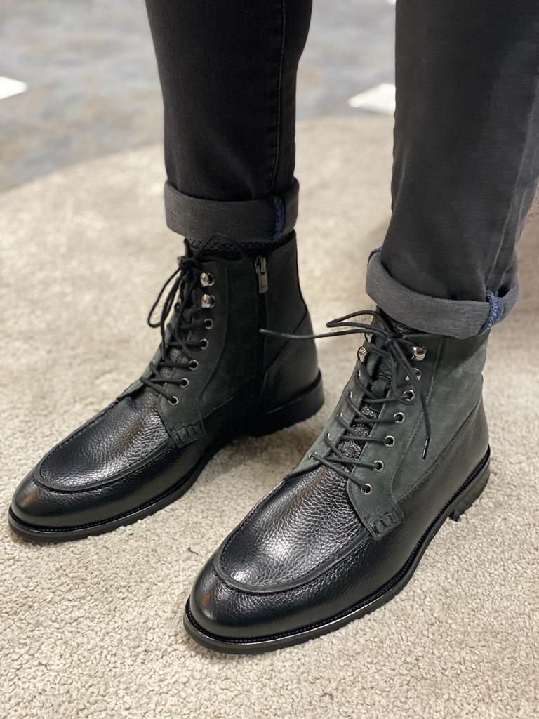 黑色麂皮细节靴