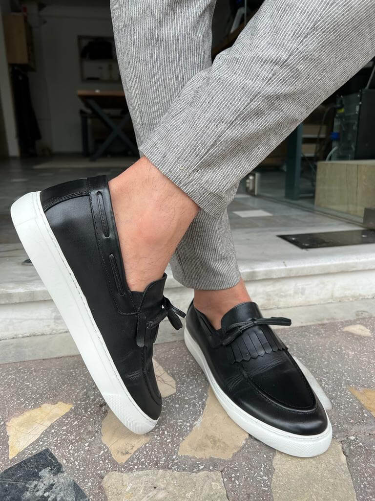 Sapatos casuais pretos com borla