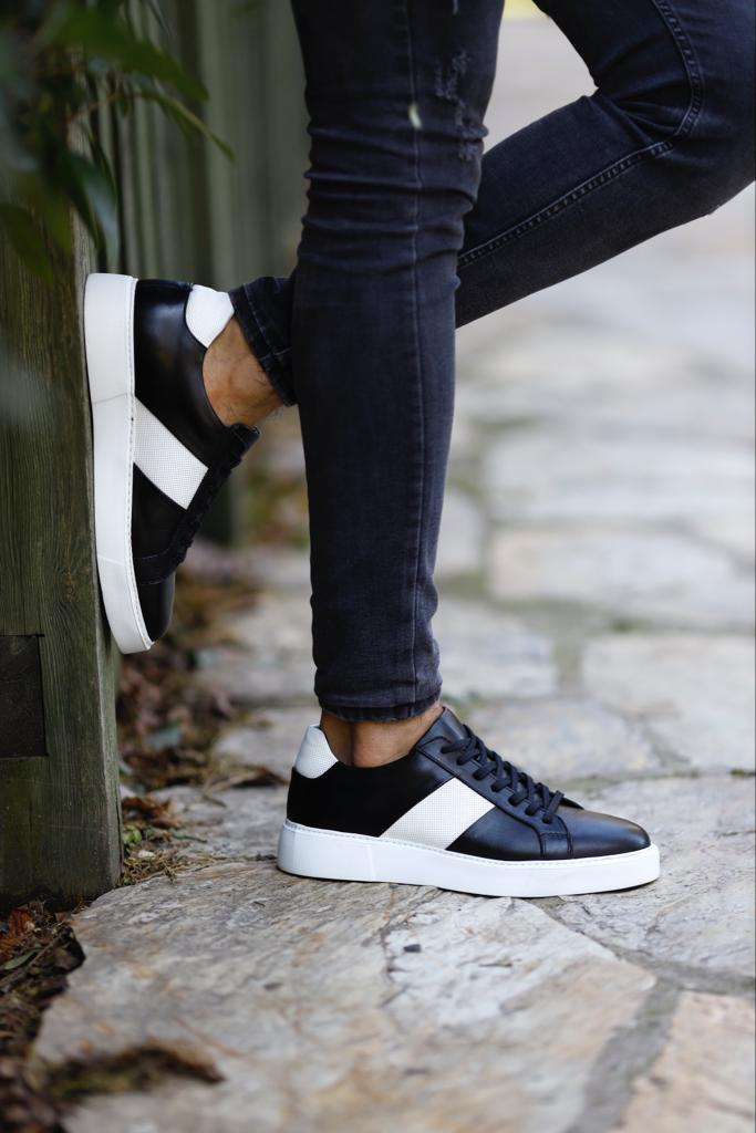 Черно-белые кроссовки на шнуровке