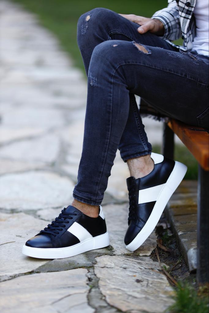 Черно-белые кроссовки на шнуровке