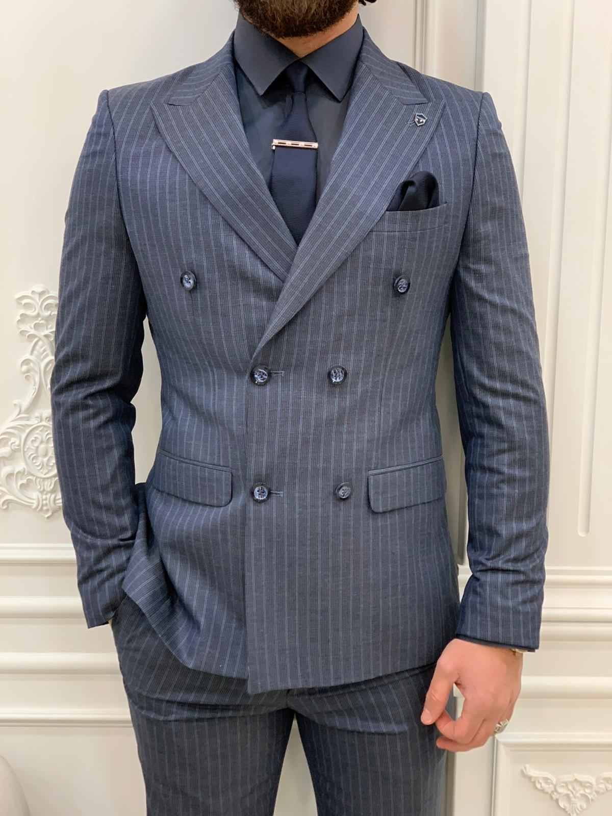 Asul na Double Breasted Striped Suit