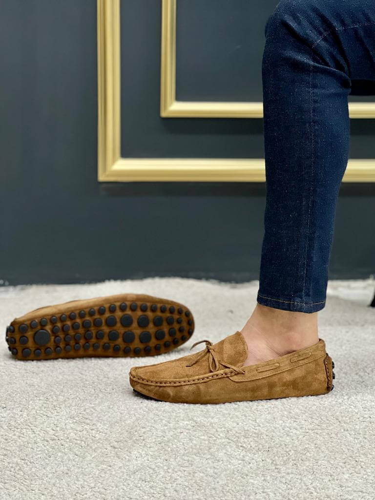 Camel-colored leather casual loafers with a sleek, low-cut slip-on design and durable rubber sole, ideal for spring and summer wear.