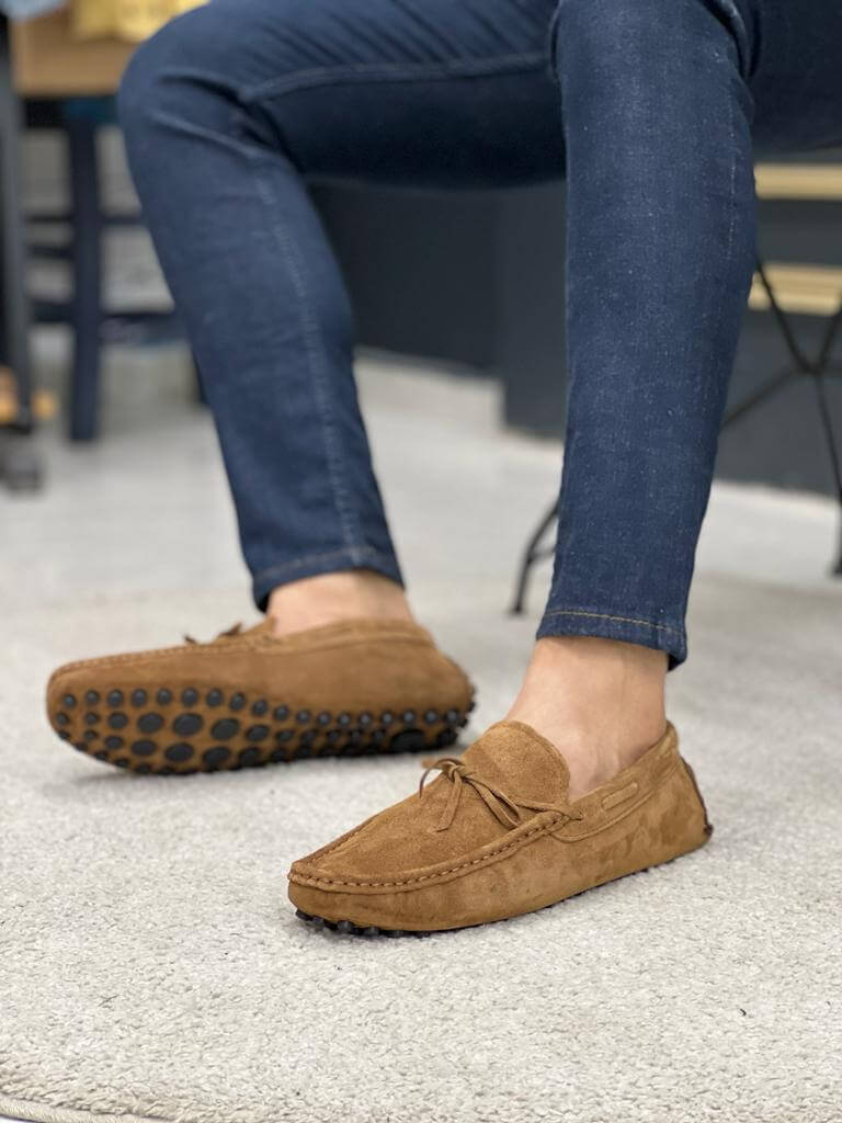 Camel-colored leather casual loafers with a sleek, low-cut slip-on design and durable rubber sole, ideal for spring and summer wear.