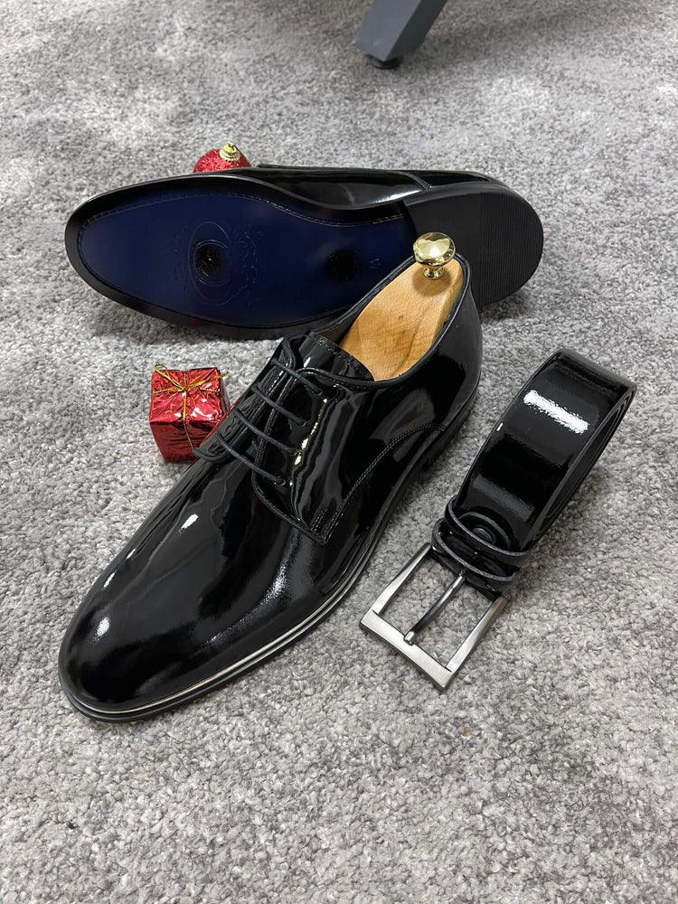 Sapato preto clássico com cadarço