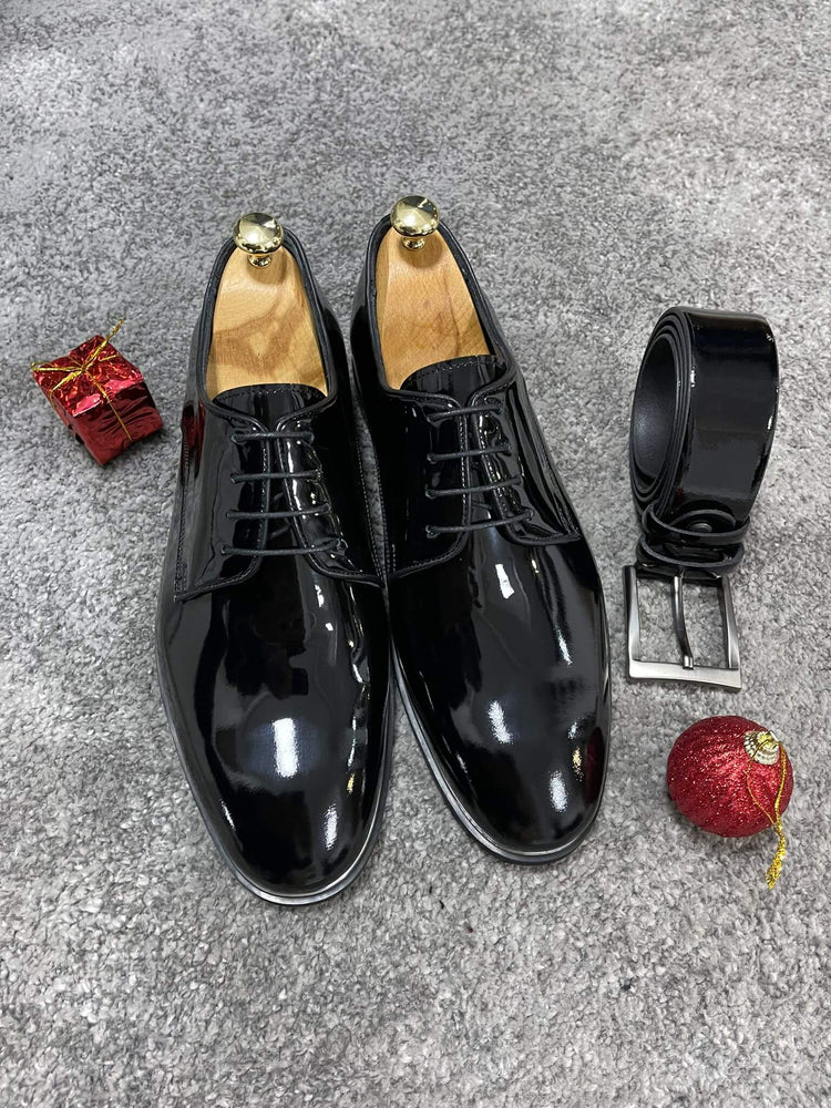 Sapato preto clássico com cadarço