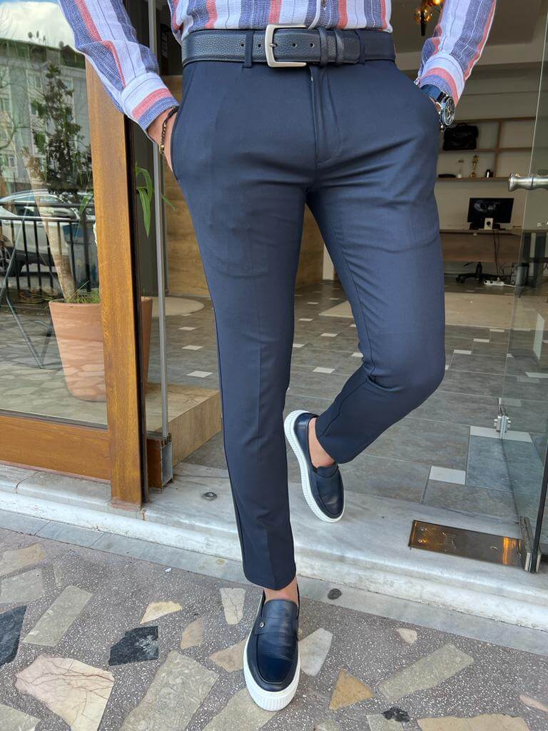 Hollo dark blue pants with a slim-fit design and a sleek modern look