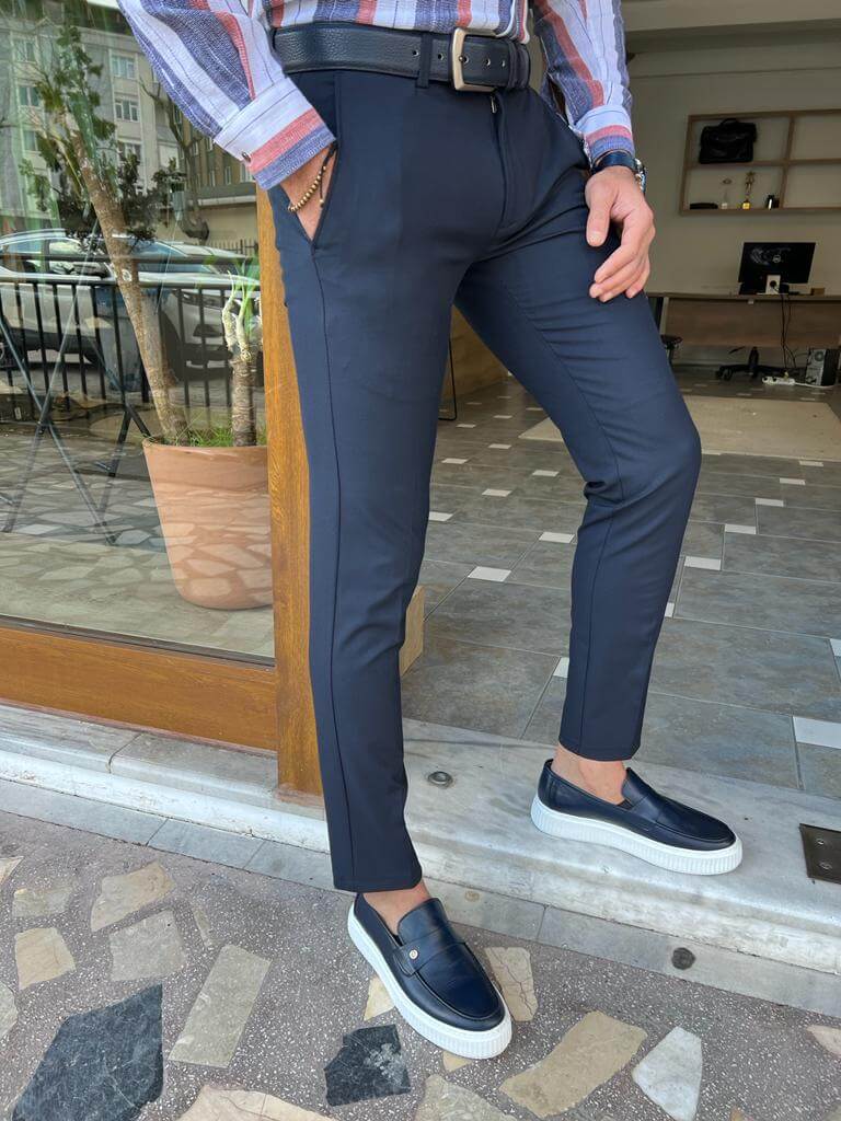 Hollo dark blue pants with a slim-fit design and a sleek modern look