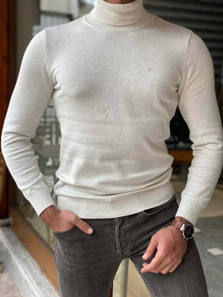 Hollo White Turtleneck sweater features a classic turtleneck collar and a soft, textured knit pattern."