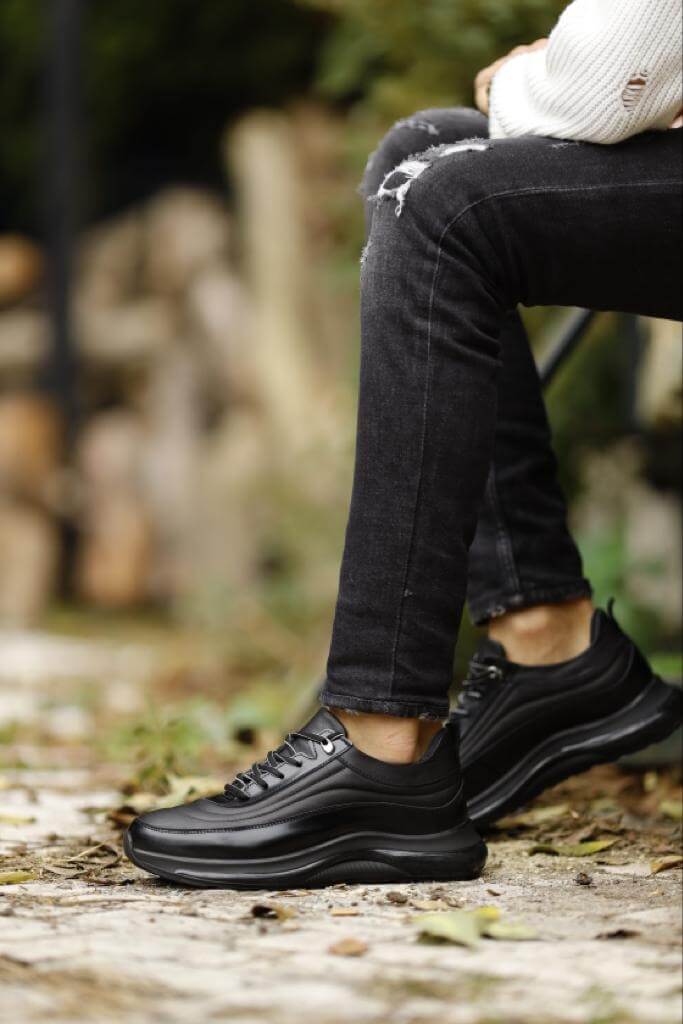 Черные кроссовки со шнуровкой HolloMen