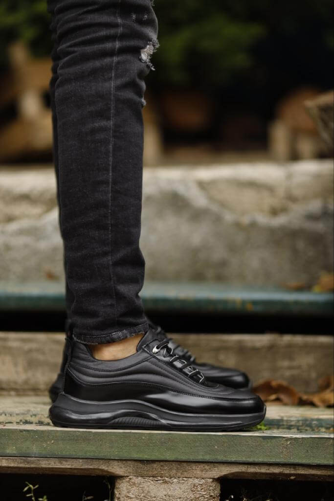 HolloMen Laced Black Sneakers