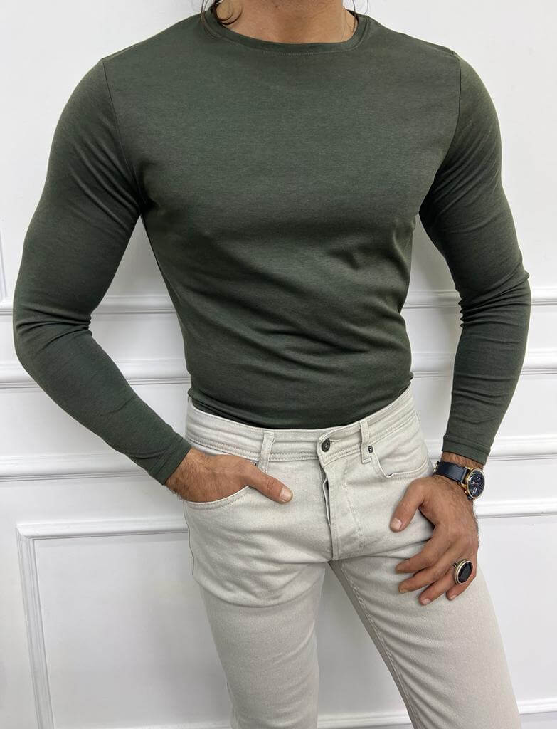 "Model wearing a khaki combed cotton crewneck knitwear, showcasing a cozy and versatile style option.