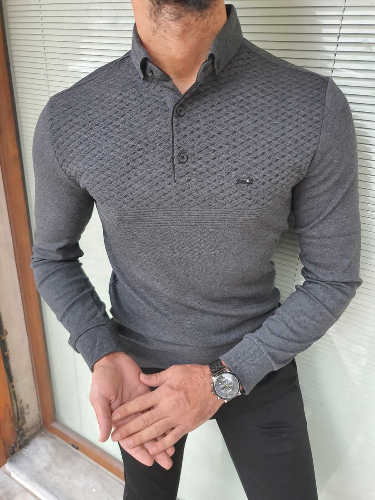 A  long-sleeved gray combed knitwear. The knit fabric has a soft and textured appearance