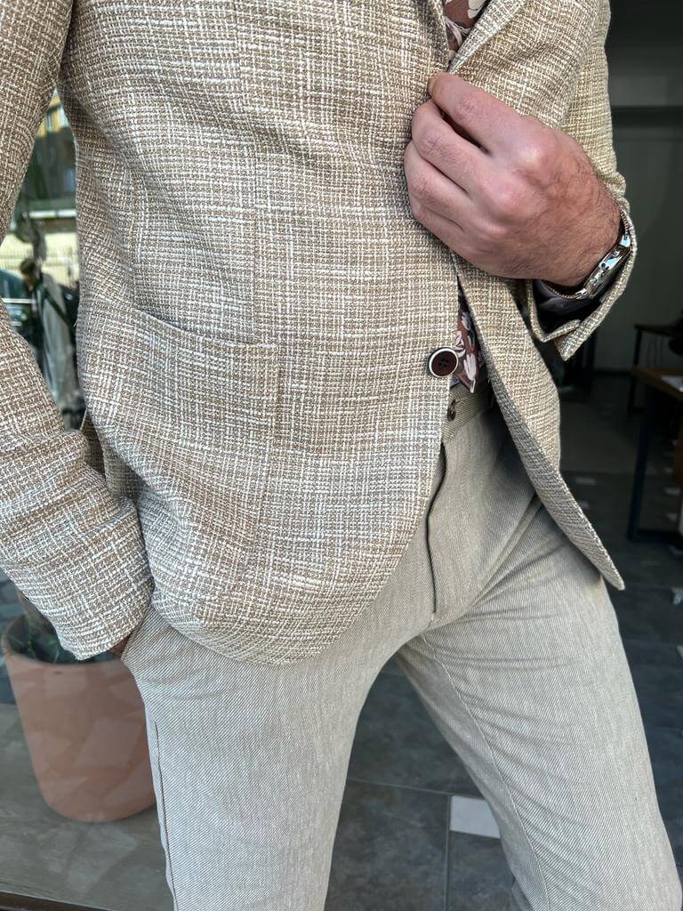 Beige suit jacket with a tailored fit