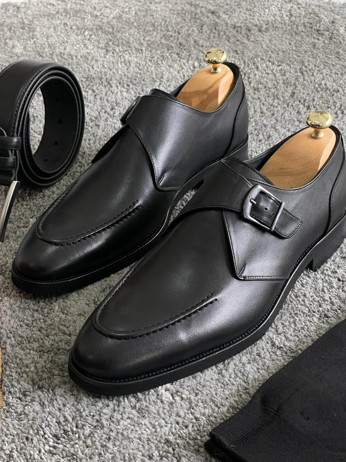 حذاء جلد أسود كلاسيكي للرجال