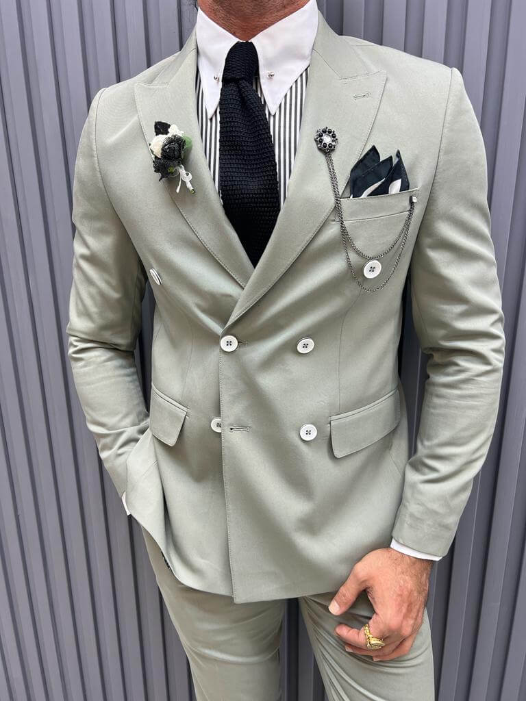 Minzfarbener zweireihiger Anzug