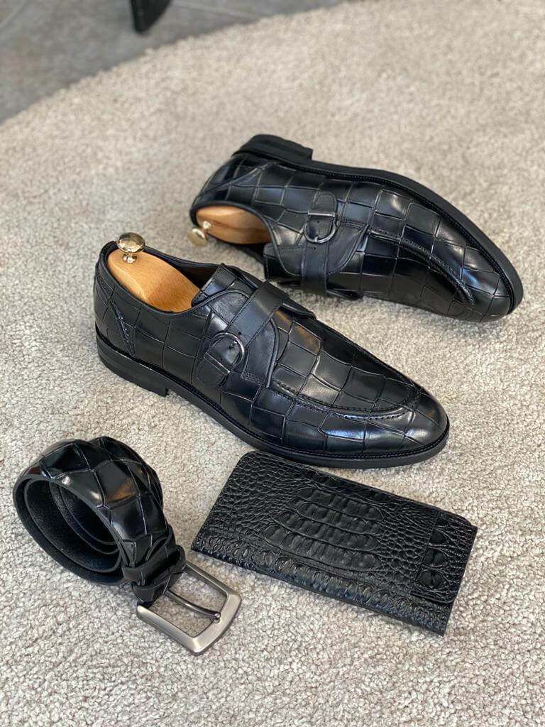 Chaussure noire à boucle navale